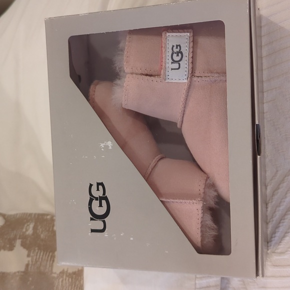UGG Erin Size Large in Pink NWT - Picture 2 of 3